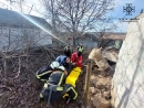Бійці благовіщенського підрозділу ДСНС врятували хлопця, на якого впала стіна під час розбору конструкцій старого будинку.
