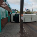 На водія, який врізався в автівку та магазин, патрульні склали протокол