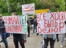 Ресторатори під будівлею ОДА