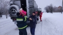 Доставили хворих дітей до авто "швидкої" 