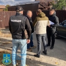 Викрито керівника благодійної організації та його спільників, які незаконно переправляли  призовників через кордон