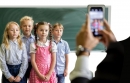 Школи не мають права публікувати фото дітей без згоди батьків і самих учнів — освітній омбудсмен