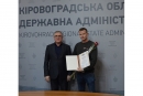 Тримають світло у своїх руках